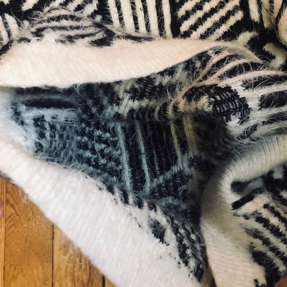 Shaggy sweater - Picture 3 of 4